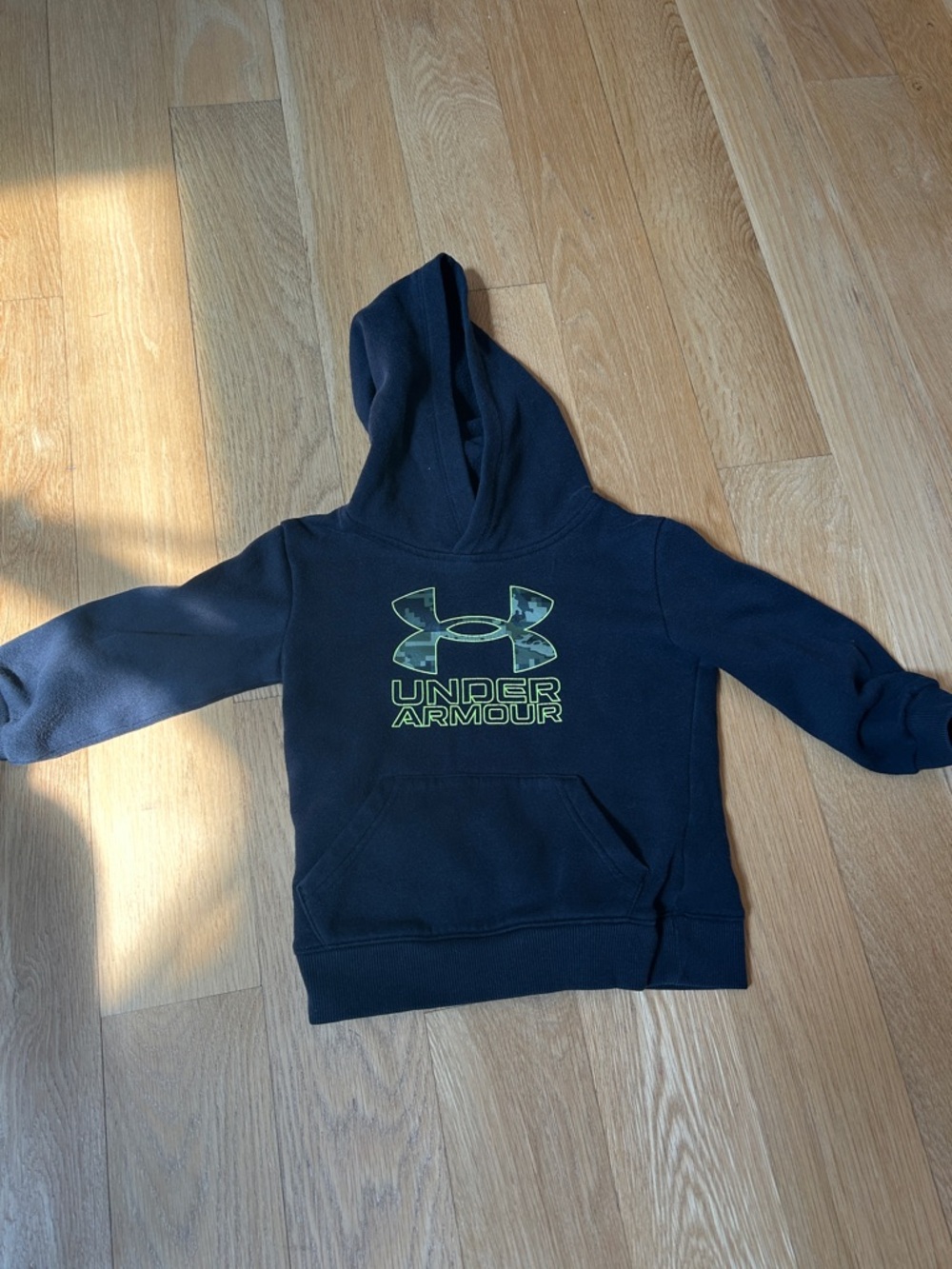Under Armour army camo black sweatshirt